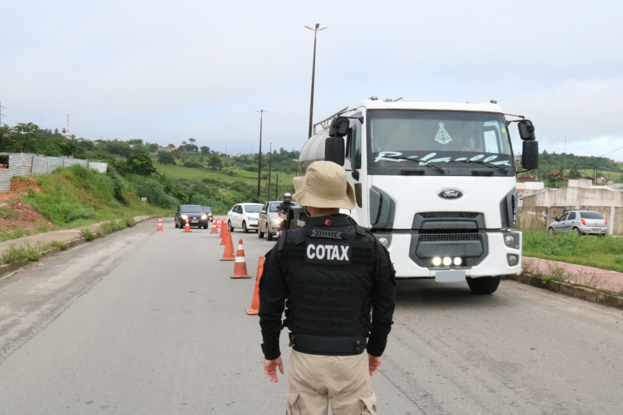 SMTT de Aracaju realiza operação para combater transporte irregular de passageiros - SMTT Aracaju